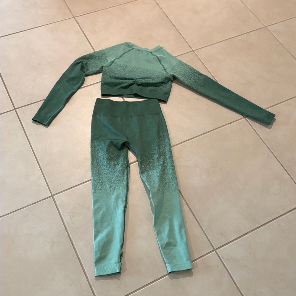 Never worn gymshark 2pc small ADAPT OMBRÉ leggings crop top 1134 - Picture 5 of 6